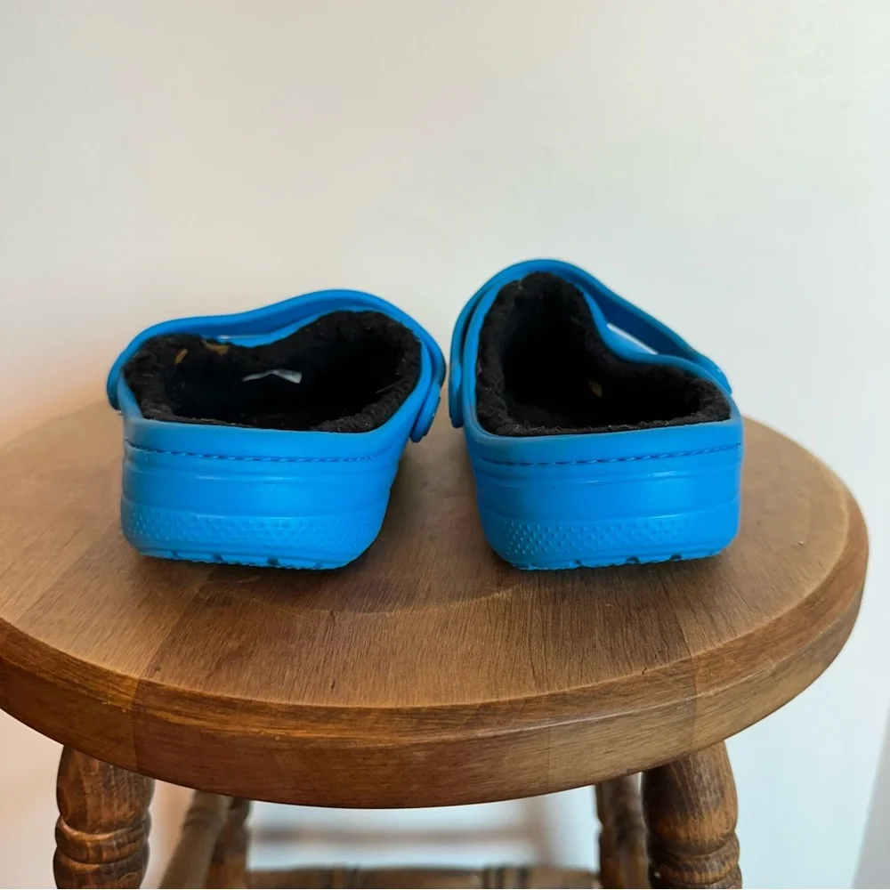 Crocs Kids Unisex Blue Outside With Black Warm Fuzzy Lining Material Size J4 2